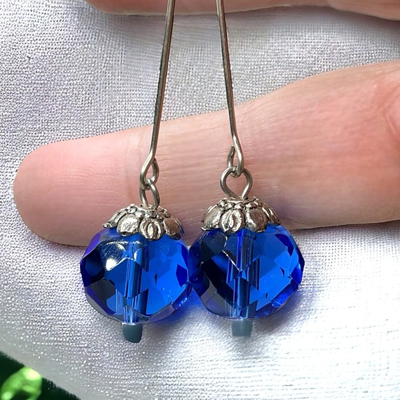 🌺Vintage Silver & Blue Czech Glass Earrings - Picture 4 of 12